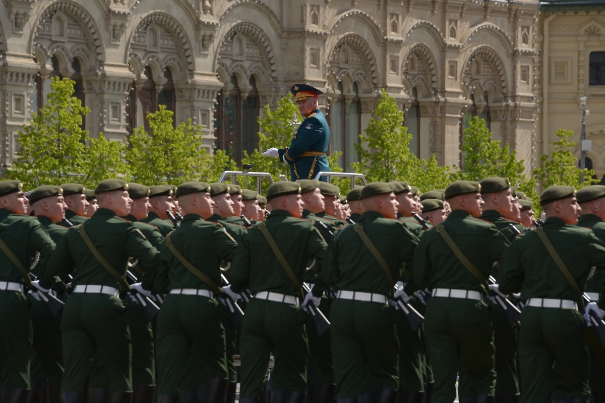Парад Победы. Обложка © Life.ru
