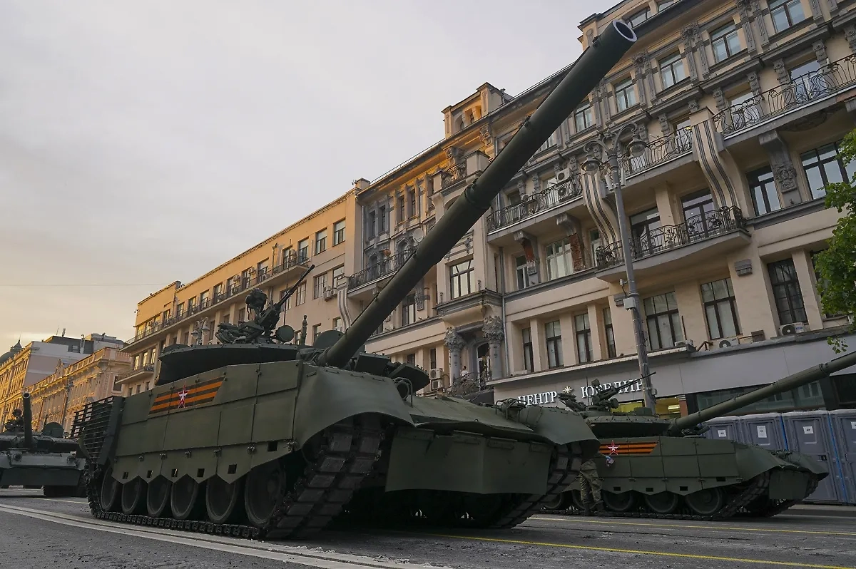 Техника начала движение в центр Москвы. Обложка © VK / Минобороны России