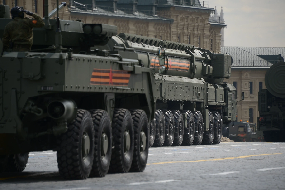 Военная техника на Параде Победы. Обложка © Life.ru