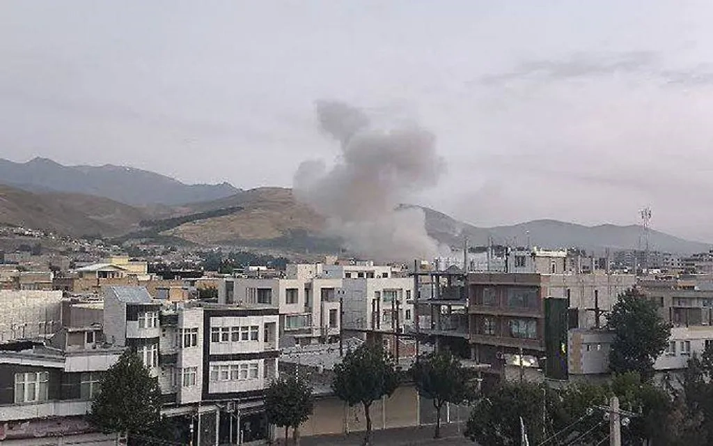 Дым от прилётов в Израиле. Обложка © Х / manuhindu007