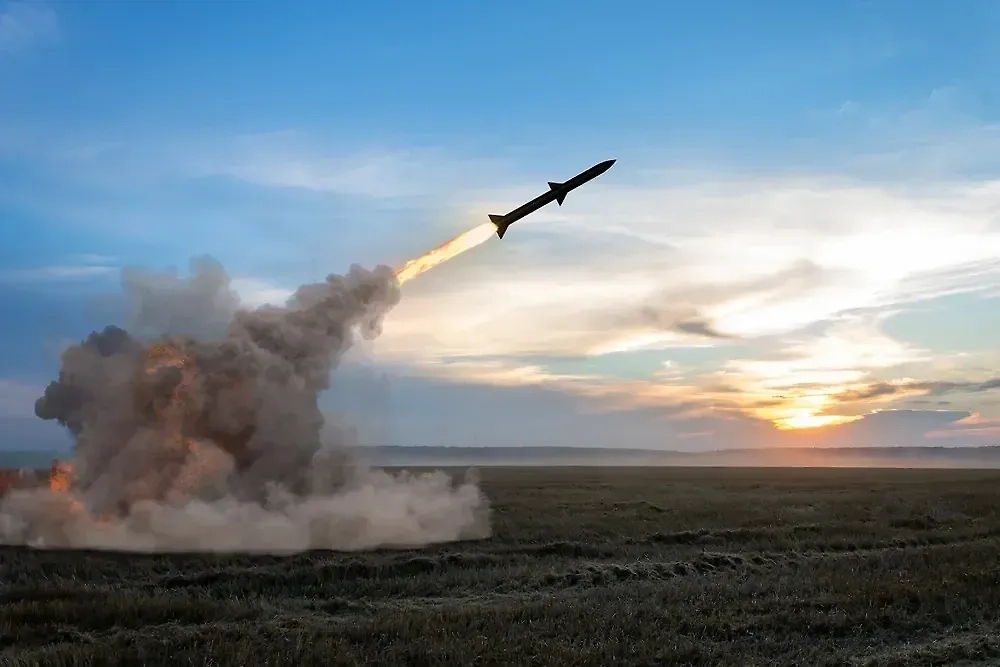 Ракета. Обложка © Shutterstock / FOTODOM / Anelo