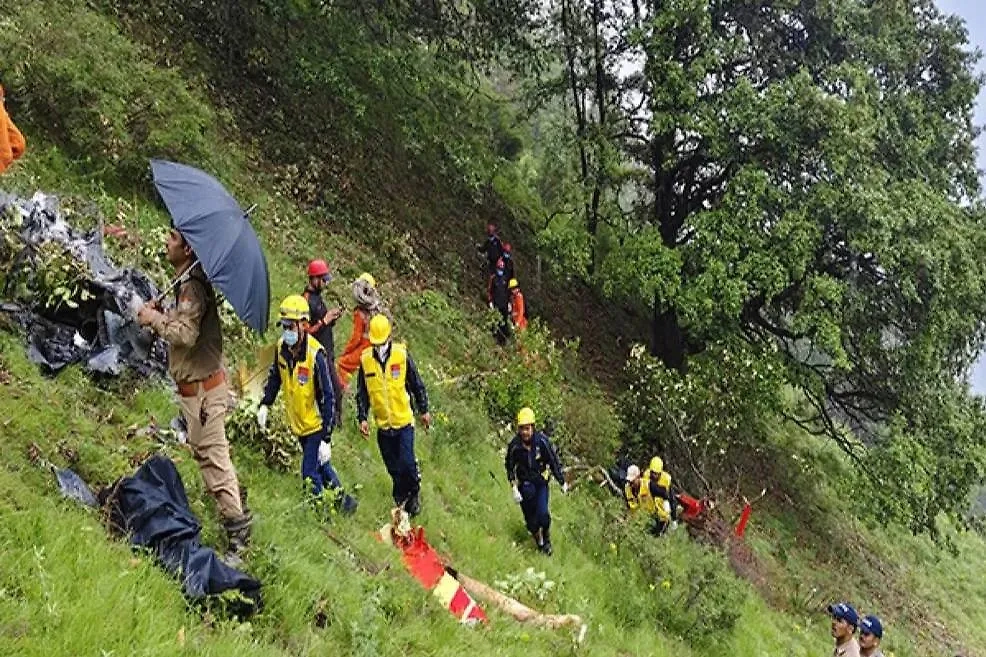 В Индии разбился вертолёт с паломниками. Обложка © Х / ANI