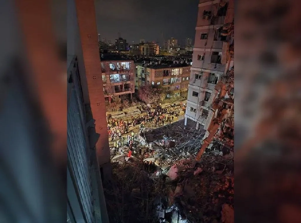 Последствия ракетного удара по Бат-Яму. Обложка © Х / dd_geopolitics