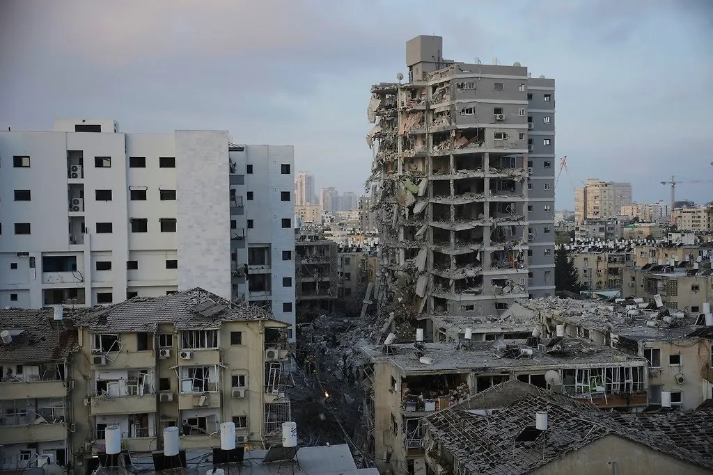 Последствия иранской атаки по Израилю. Обложка © X / ZaynChaudh64070