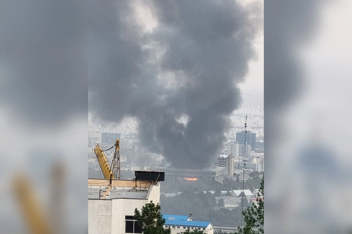 Здание иранского государственного телевидения в огне. Обложка © Telegram / akhbarefori