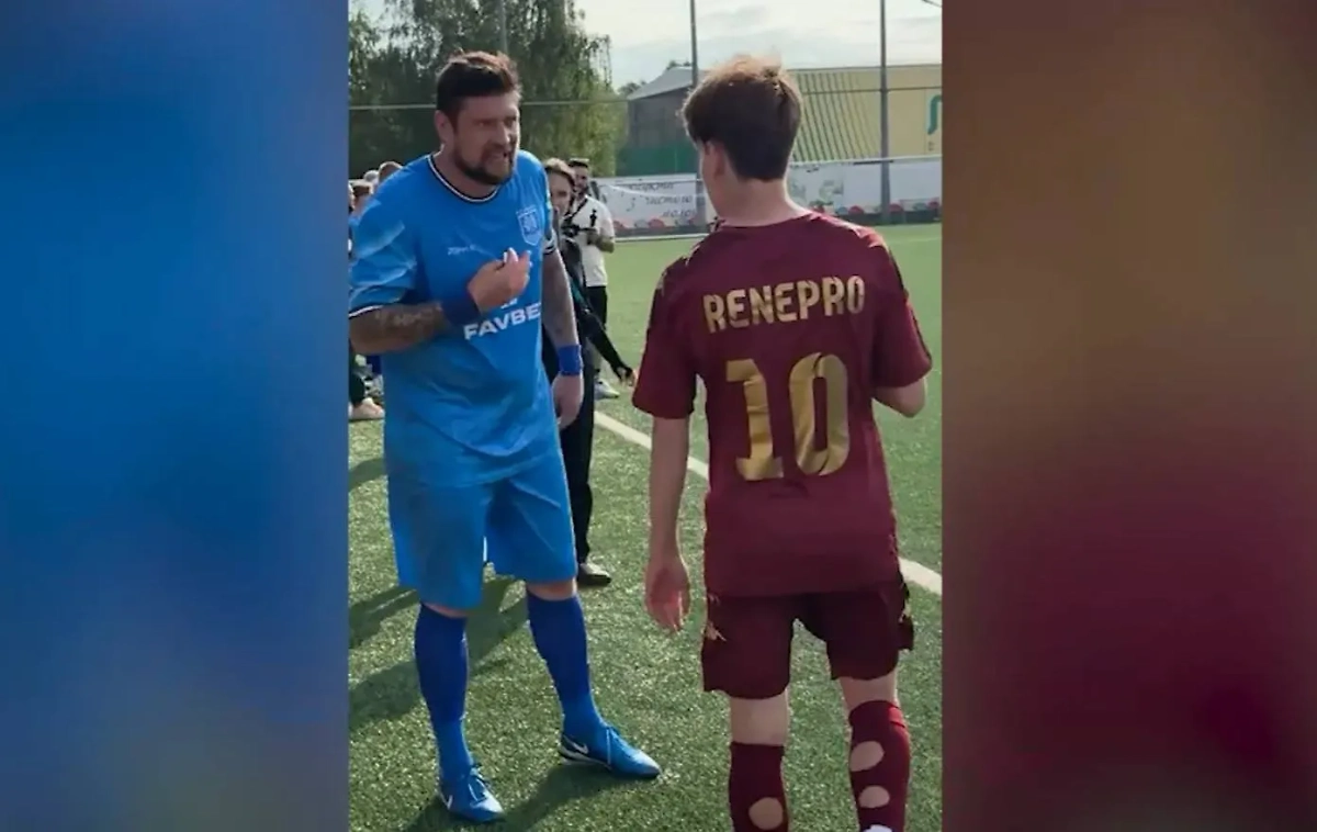 Футболист осадил украинского блогера, потребовавшего не говорить на русском. Обложка © TikTok / renatpopruzhniy