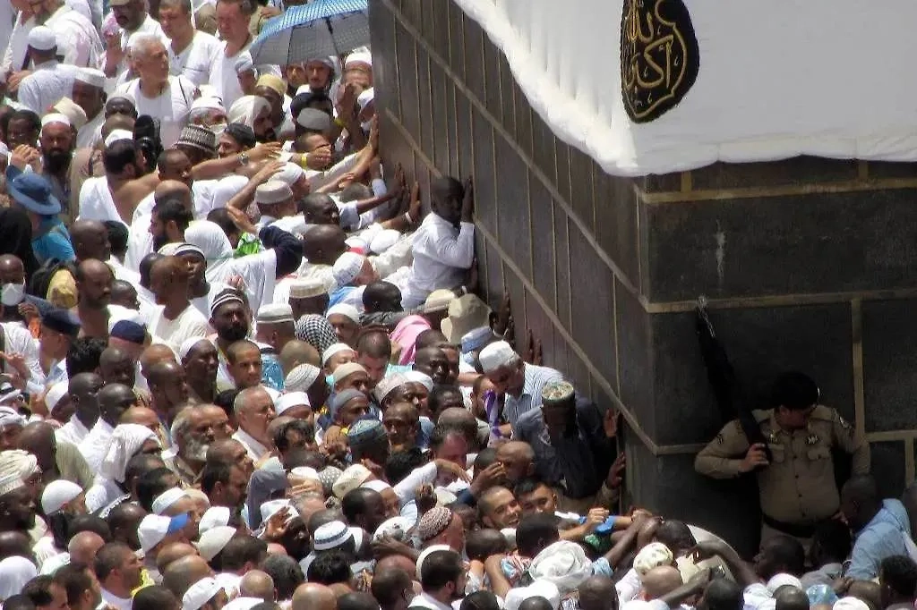 Паломники в Мекке. Обложка © ТАСС / AP