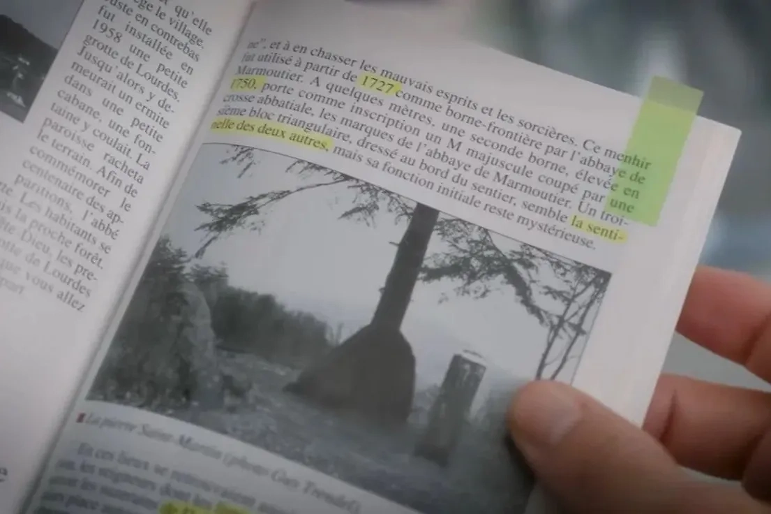 Подсказки к «Золотой сове» содержались и в книгах. Фото © Youtube / FabienOlicard