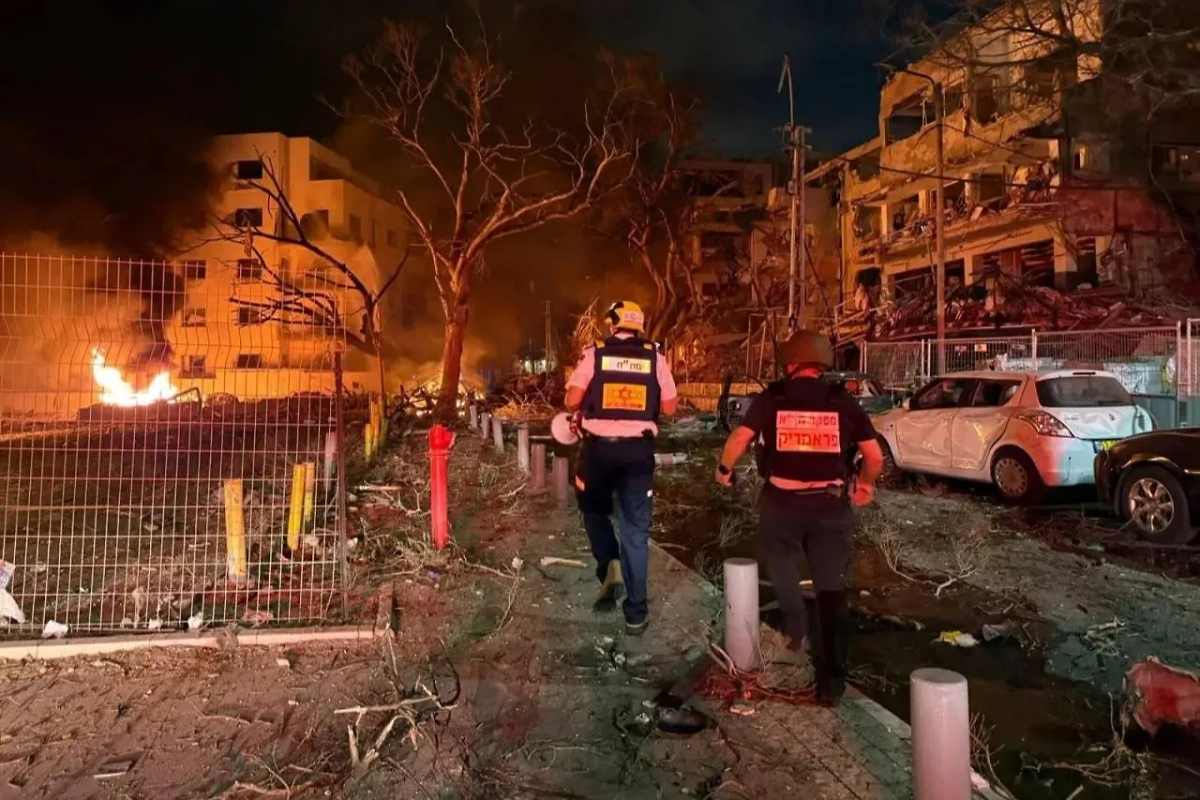 Обложка © Maariv / Magen David Adom