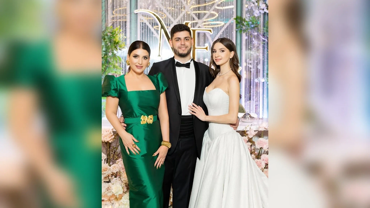 Жасмин с сыном и невесткой. Фото © Instagram (соцсеть запрещена в РФ; принадлежит корпорации Meta, которая признана в РФ экстремистской) / jasmin