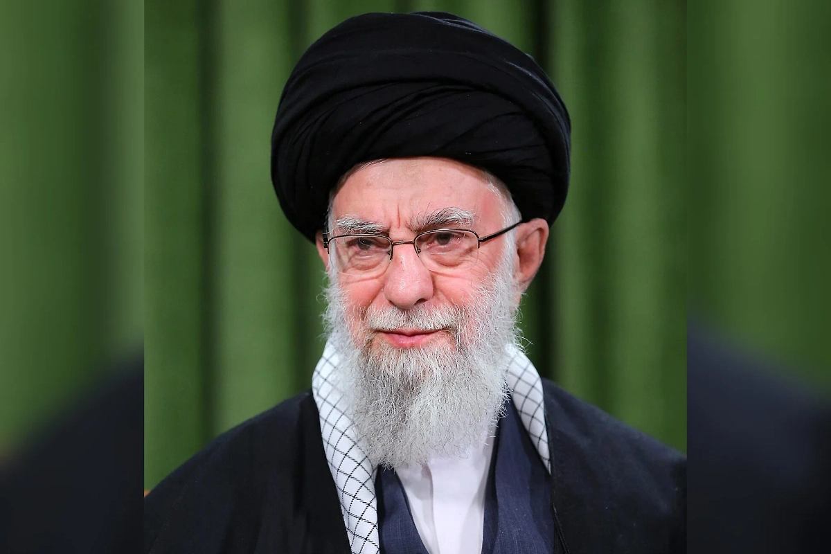 Али Хаменеи. Обложка © Wikipedia / Khamenei.ir