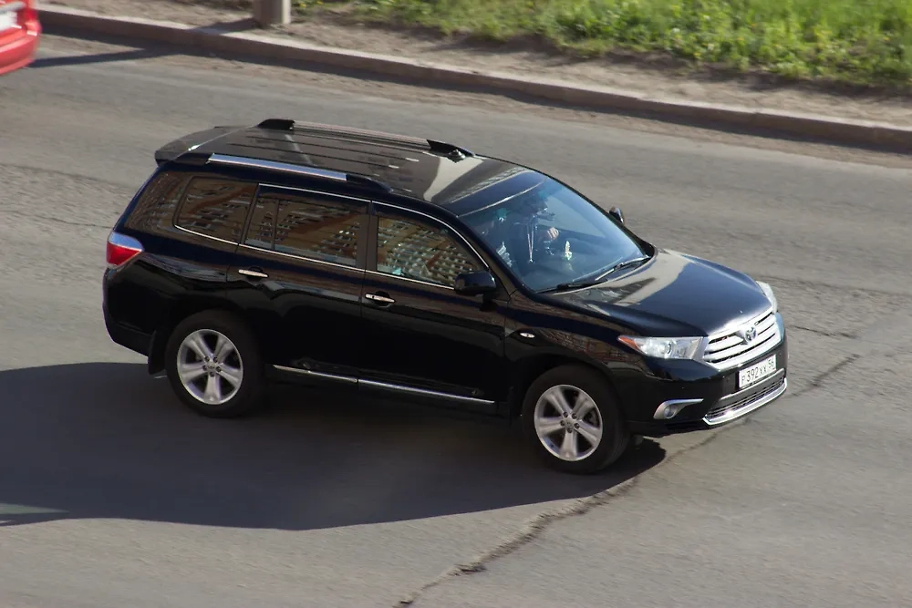 Toyota. Обложка © Shutterstock / FOTODOM / HOHLOVMIHAIL