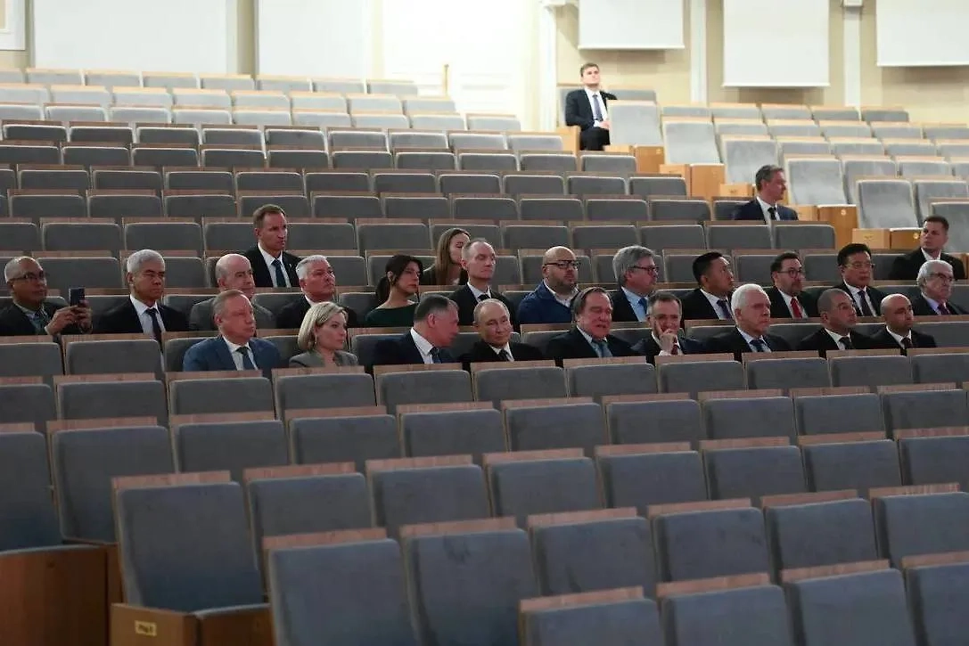 Специальное выступление для Владимира Путина. Обложка © Life.ru