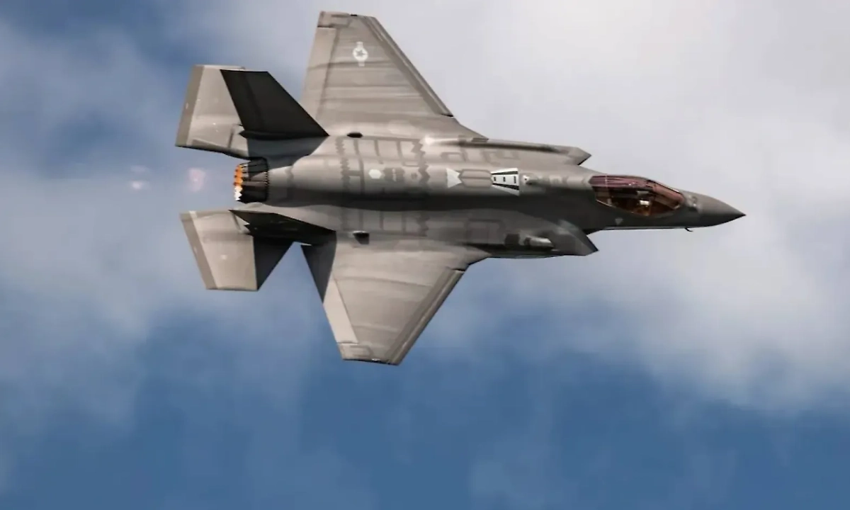 Истребитель F-35. Обложка © Shutterstock / FOTODOM / jgorzynik