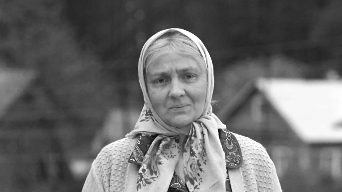 Наталья Тенякова в роли бабы Шуры в фильме «Любовь и голуби». Фото © Кадр из фильма «Любовь и голуби», режиссёр Владимир Меньшов, сценарист Владимир Гуркин / Kinopoisk