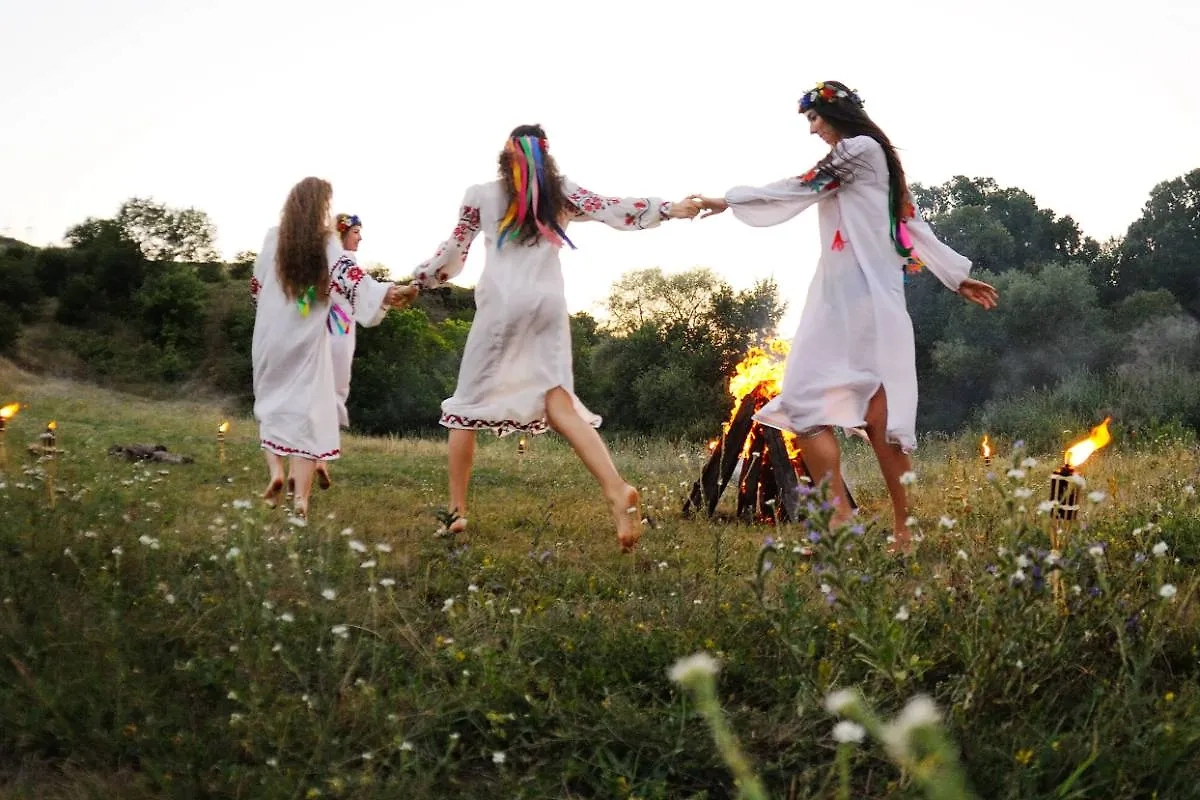 Иванова ночь — это главная восточнославянская летняя вечеринка. Фото © Shutterstock / FOTODOM / Evgeniy Kalinovskiy