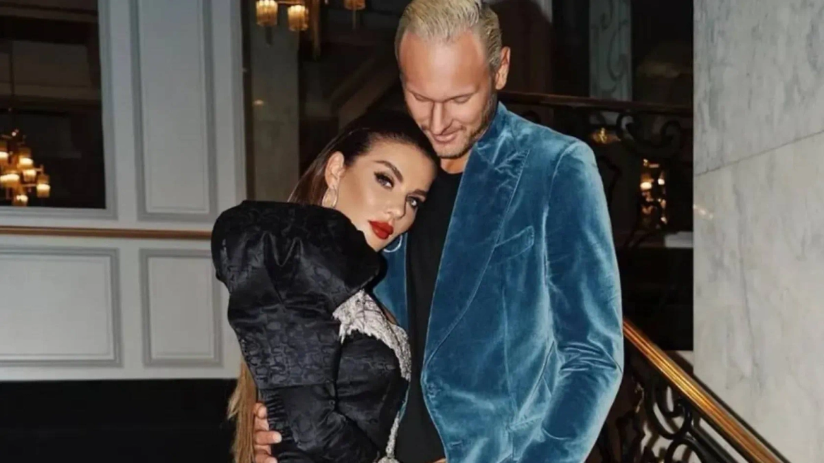 Анна Седокова и Янис Тимма. Обложка © Instagram (признан экстремистской организацией и запрещён на территории РФ) / annasedokova