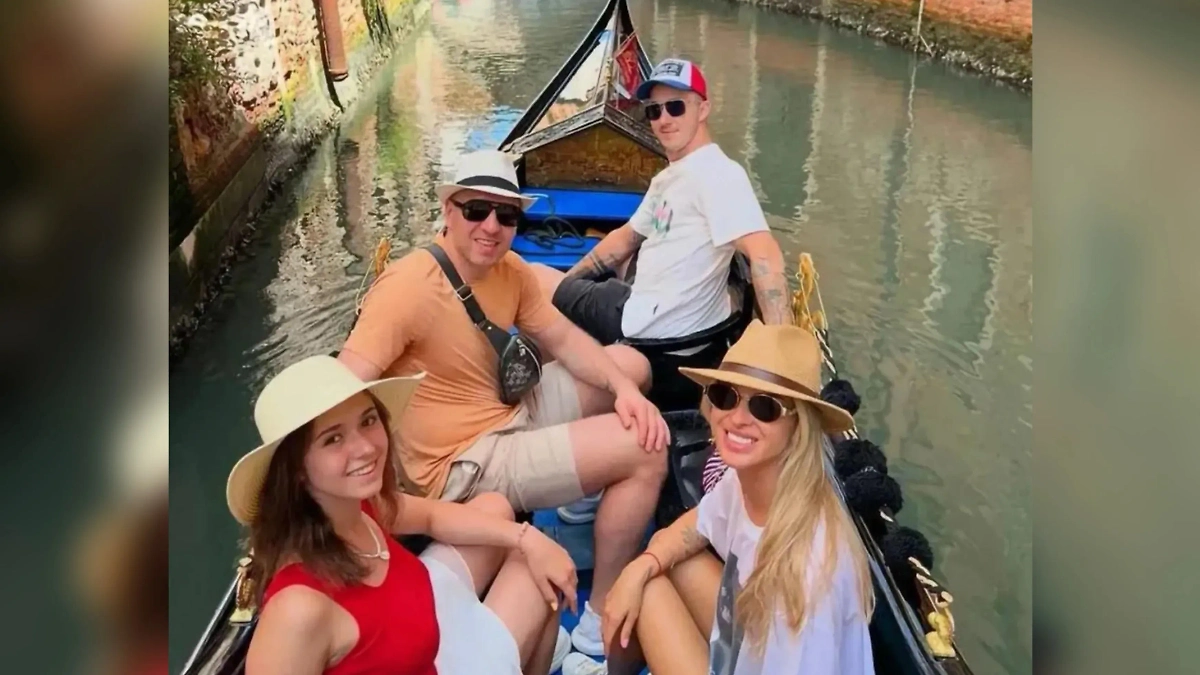 Камила Валиева в компании Никиты Нестерова и четы Галиевых. Обложка © Instagram (признан экстремистской организацией и запрещён на территории Российской Федерации) / olya_pro