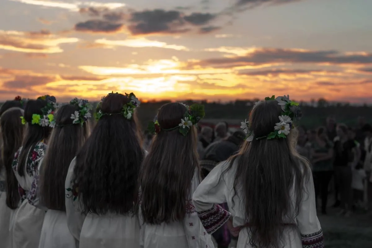 Что надо сделать в Иванову ночь? Можно ли в Иванову ночь ничего не делать, просто спать? Фото © Shutterstock / FOTODOM / ESBuka