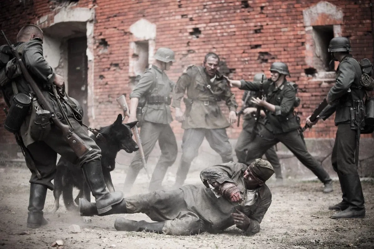 В 2010 году у нас сняли замечательный фильм о Великой Отечественной войне. Фото © Кадр из фильма «Брестская крепость», режиссёр Александр Котт, сценаристы Владимир Ерёмин, Алексей Дударев, Константин Воробьёв и др. / Kinopoisk