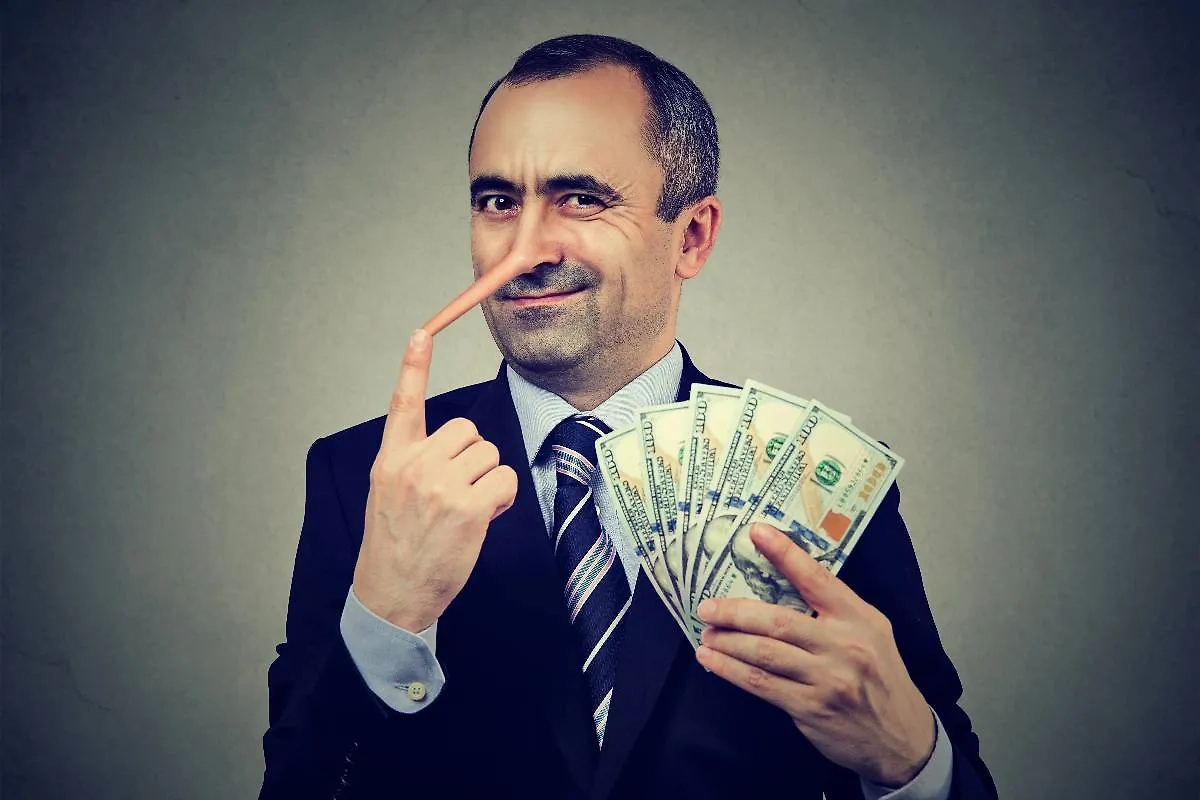 Он же — ростовщик. Заработок на людях в трудной жизненной ситуации портит карму. Фото © Shutterstock / FOTODOM / pathdoc