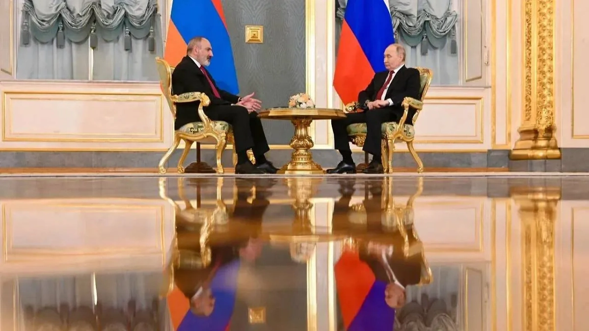 Владимир Путин и Никол Пашинян. Обложка © Life.ru