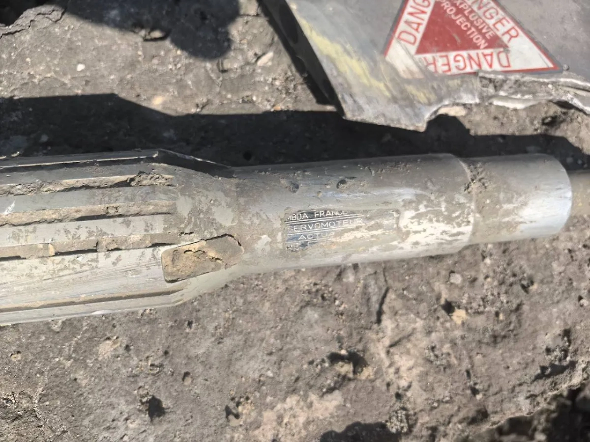 Часть от ракеты. Фото © Telegram / Леонид Пасечник