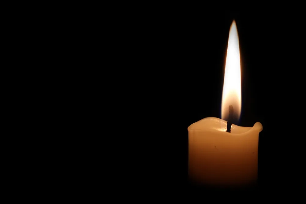 Свеча. Обложка © Shutterstock / FOTODOM / alie-studio