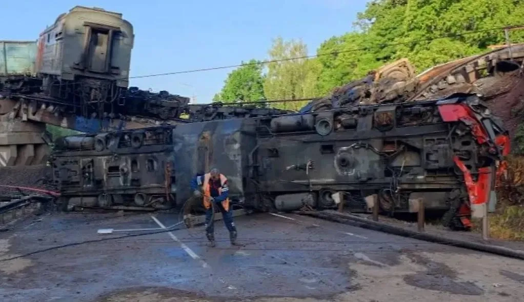 Место обрушения моста в Курской области. Обложка © Московская межрегиональная транспортная прокуратура