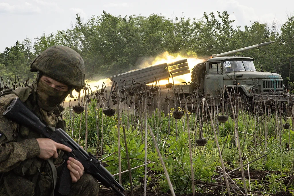 Армия России поразила позиции ВСУ у Новониколаевки на Красноармейском направлении. Обложка © ТАСС / Станислав Красильников