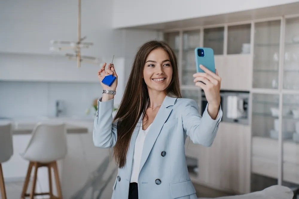 Попросите арендодателя показать квартиру по видео в режиме реального времени. Фото © Shutterstock / FOTODOM / iona didishvili