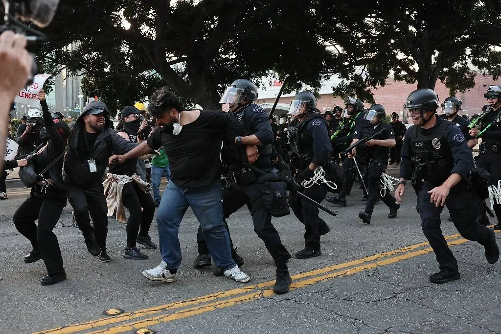 Обложка © ТАСС / EPA / ALLISON DINNER