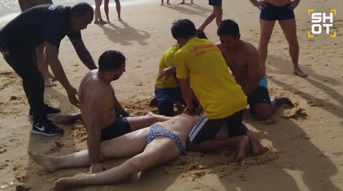 Медики борются за жизнь туристки из РФ. Фото © SHOT