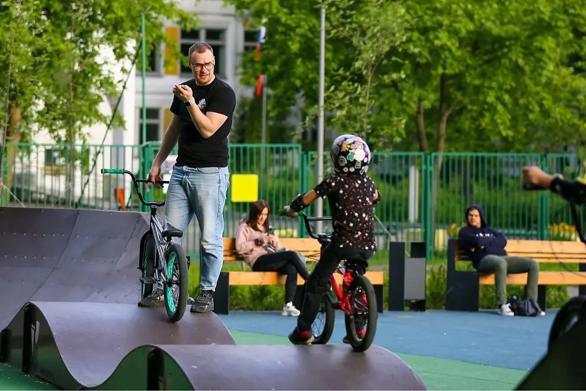 Москвичи участвуют в благоустройстве города. Обложка © mos.ru