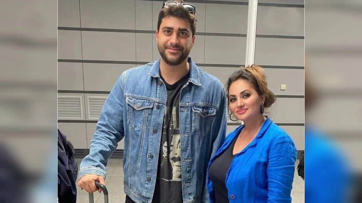 Догукан Гюнгёр встречается с поклонницами. Фото © Instagram (признан экстремистской организацией и запрещён на территории Российской Федерации) / dogukangungorfan