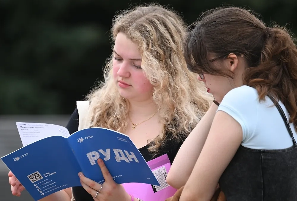 Абитуриентки в РУДН. Фото © РИА Новости / Владимир Астапкович