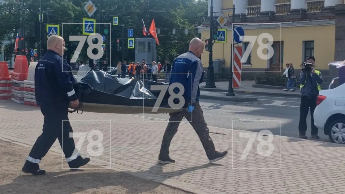 Труп неизвестной девушки вытащили из Невы. Фото © 78.ru