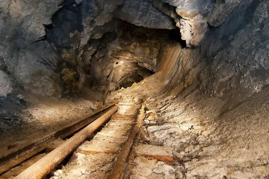 Обложка © Shutterstock / FOTODOM / Neil Lockhart