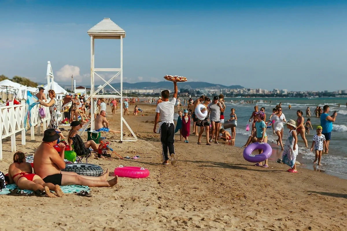 При купании важно следить за температурой тела и вовремя согреваться. Обложка © Shutterstock / FOTODOM / Albina Tiplyashina