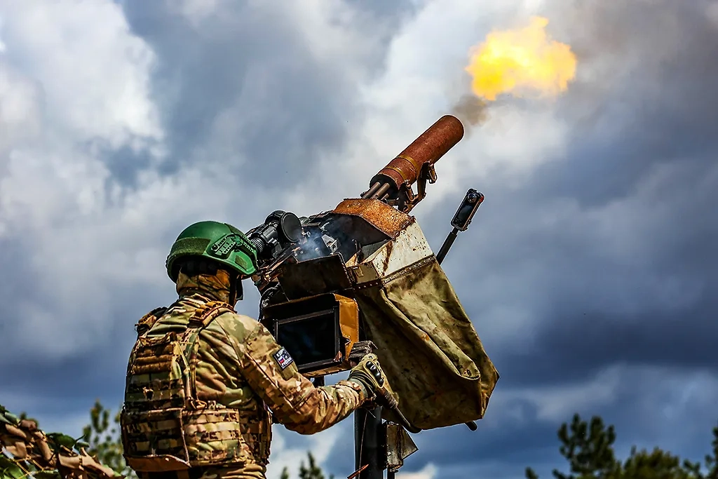 Российские военные поражают позиции ВСУ, продвигаясь на Красноармейском направлении. Обложка © ТАСС / Алексей Коновалов