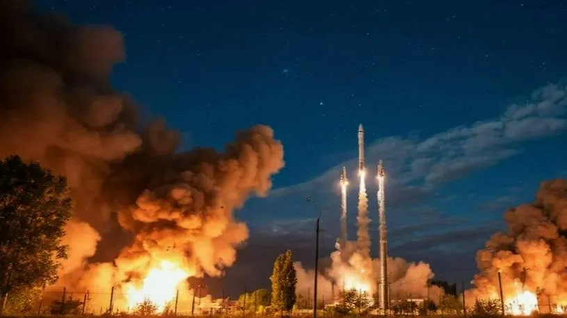 Учёные-ядерщики погибли при ударах Израиля. Обложка © Шедеврум / Life.ru