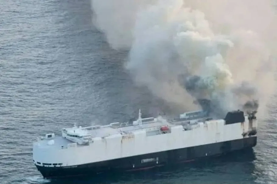 Судно Morning Midas. Обложка © X / Jay