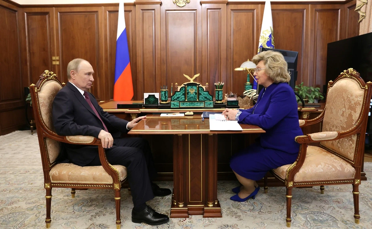 Владимир Путин и Татьяна Москалькова. Обложка © kremlin.ru