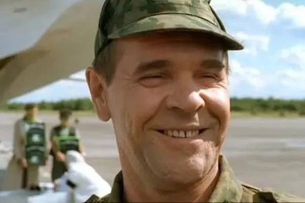 Алексей Булдаков жалел о роли генерала из «Особенностей национальной охоты». Фото © Кадр из фильма «Особенности национальной охоты», режиссёр Александр Рогожкин, сценарист Александр Рогожкин / Kinopoisk