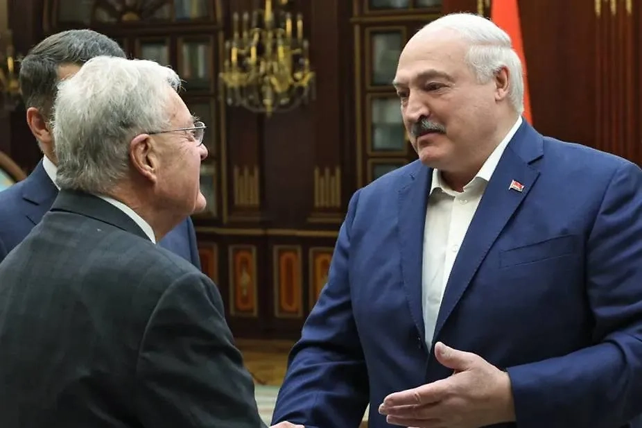 Александр Лукашенко и Кит Келлог. Обложка © Сайт президента Белоруссии