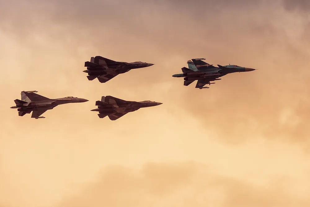 Обложка © Shutterstock / FOTODOM / Viacheslav Lopatin