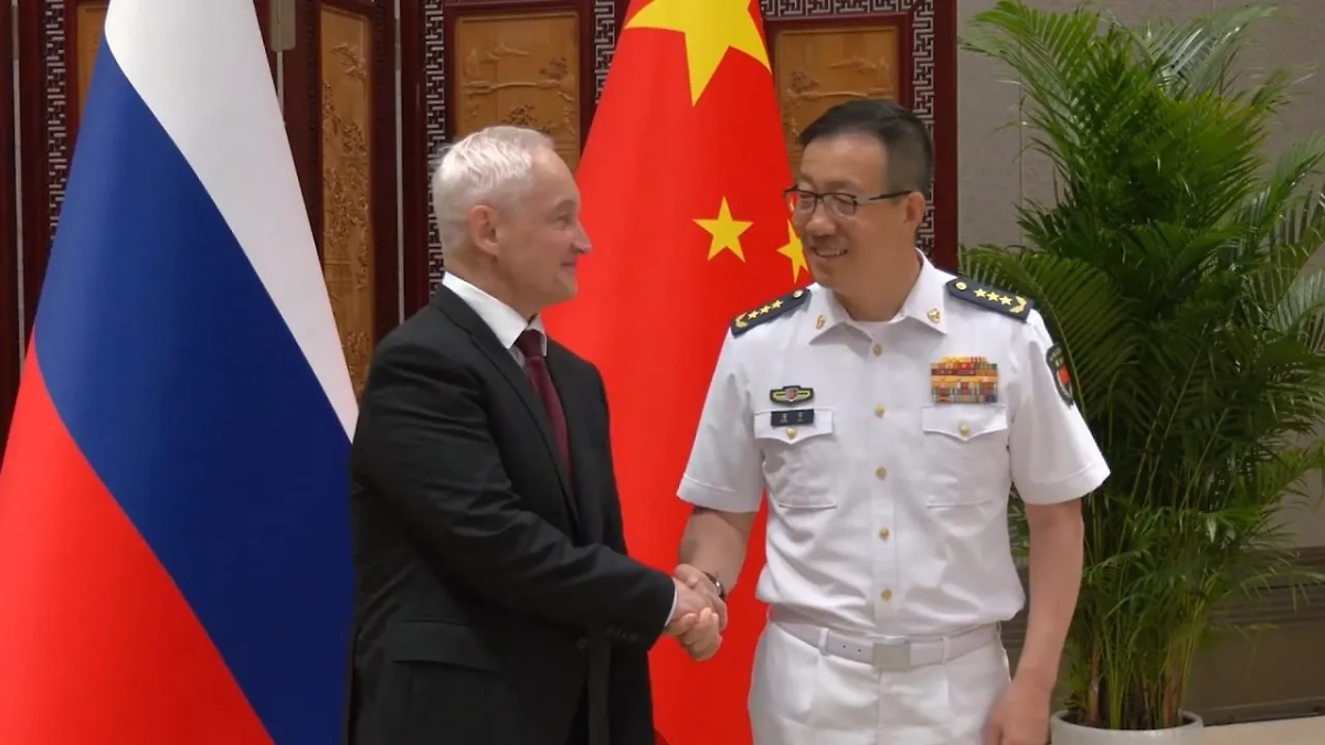 Глава Минобороны РФ Андрей Белоусов провел переговоры с коллегой из КНР Дун Цзюнем. Обложка © Telegram / Минобороны России