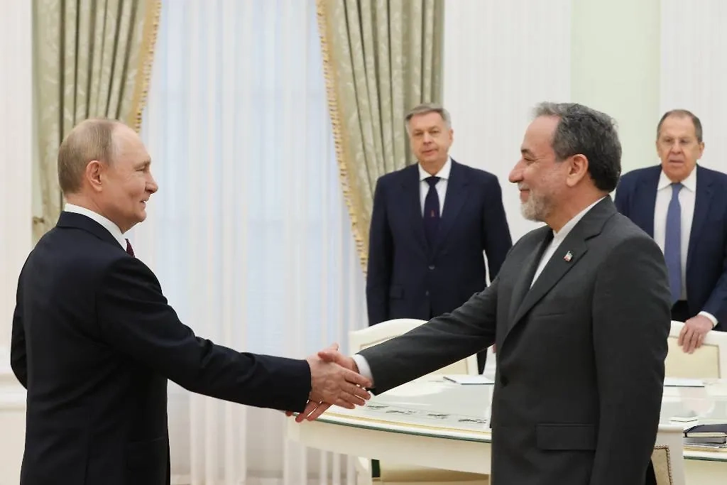 Путин и Аракчи. Обложка © ТАСС / Сергей Карпухин