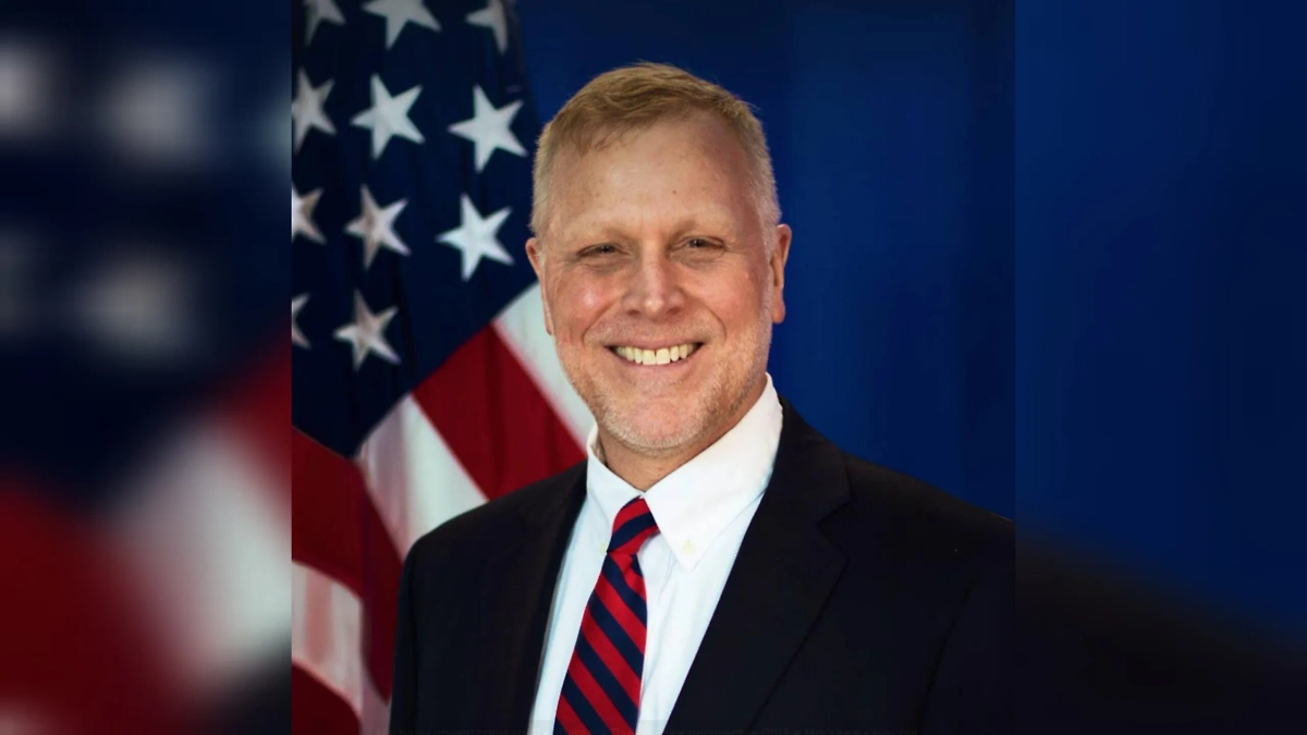 Дуглас Дайкхаус. Обложка © Пресс-служба Посольства США в России