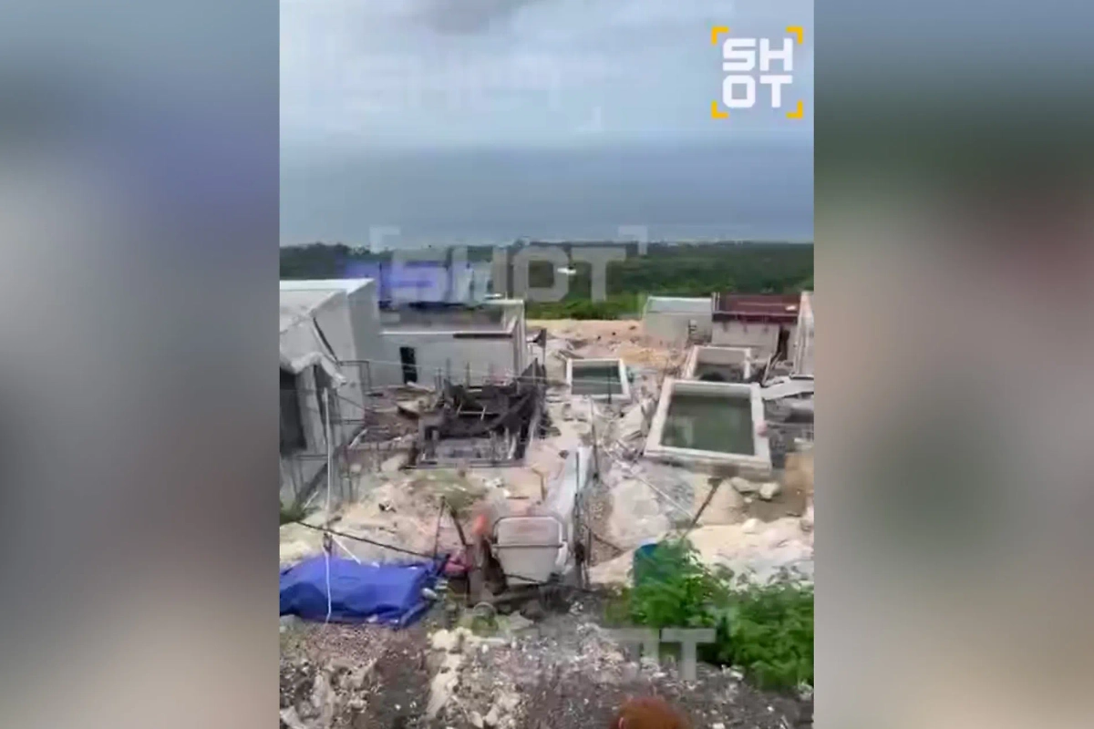 В таком состоянии сейчас те самые 68-метровые дома за 200 тысяч долларов. Фото © Telegram / SHOT